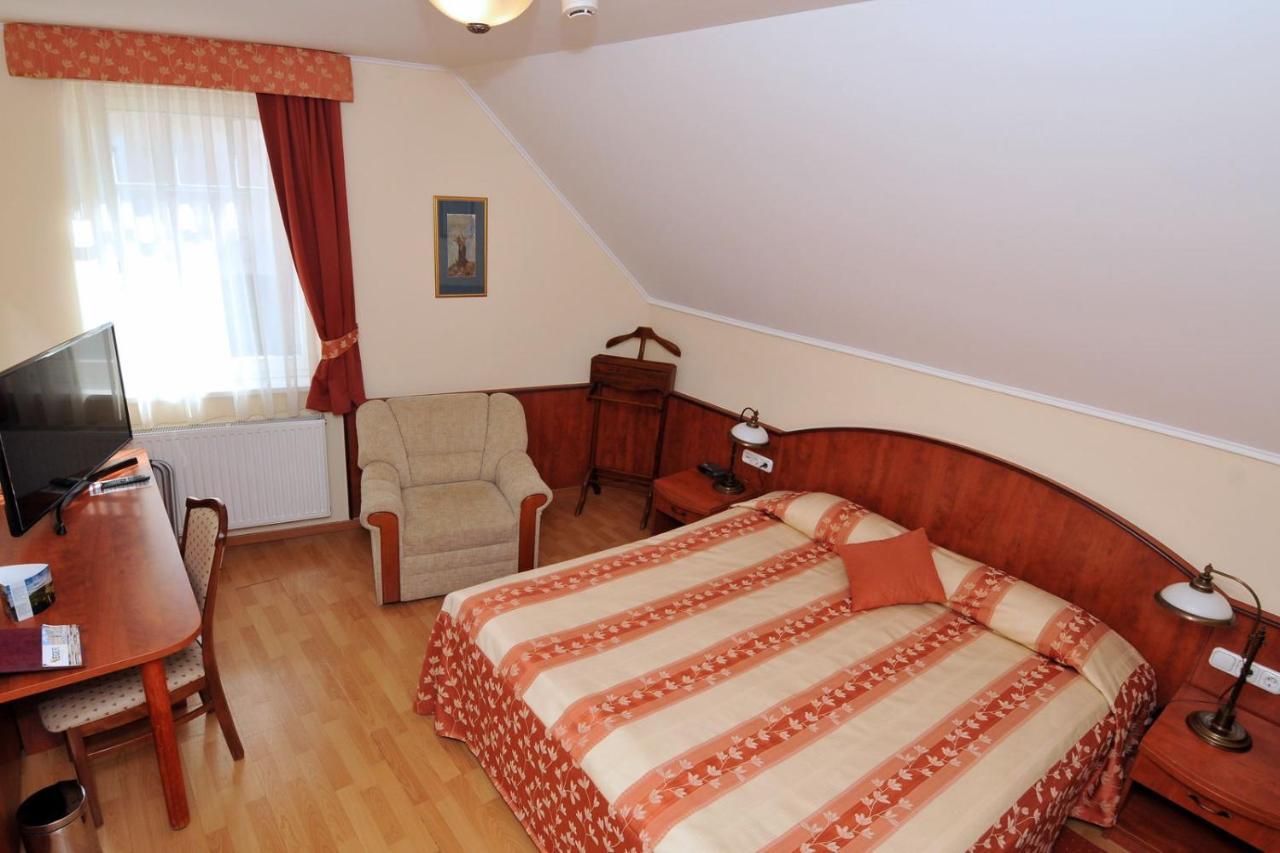 Bed and Breakfast Patria Panzio Eger Exterior foto