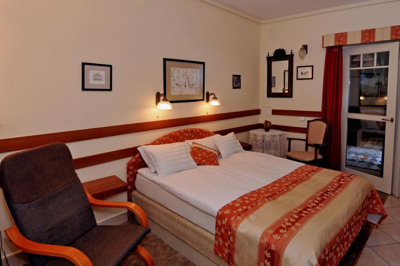 Bed and Breakfast Patria Panzio Eger Exterior foto